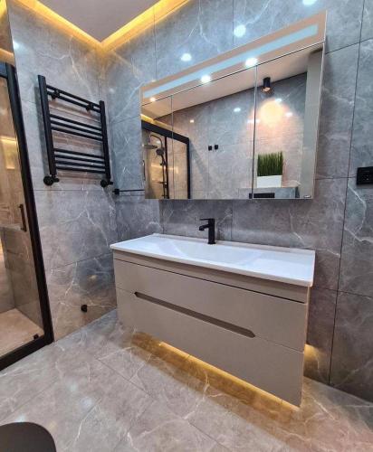 3-Bedroom Serviced Apartment - image 4