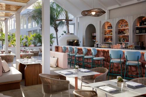 ห้องอาหาร, Hotel Indigo Turks & Caicos Grace Bay by IHG in โพรวิเดนเชียลส์