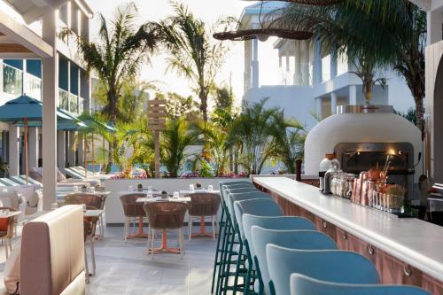 ห้องอาหาร, Hotel Indigo Turks & Caicos Grace Bay by IHG in โพรวิเดนเชียลส์