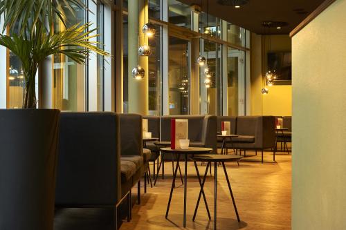 H4 Hotel Kassel - image 3