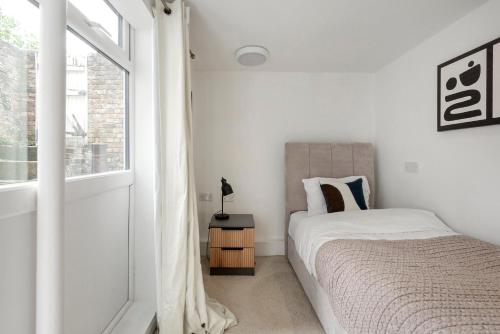 3-Bed Duplex Apt in Shepherds Bush Central London - image 6