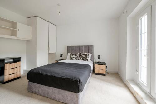 3-Bed Duplex Apt in Shepherds Bush Central London - image 8
