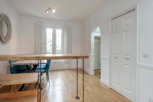 3-Bed Duplex Apt in Shepherds Bush Central London - image 11