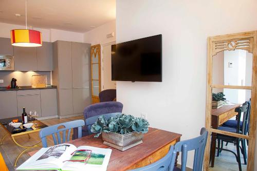 One-Bedroom Apartment image 4