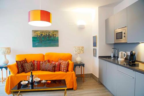 One-Bedroom Apartment image 6