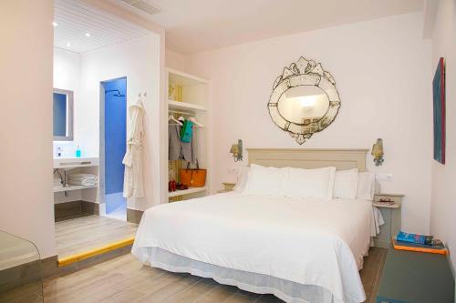 One-Bedroom Apartment image 2