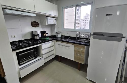 Kitchen, Vista pro mar - Otima Localizacao - Praia das Pitangueiras near Rasa Manjari