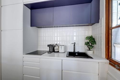BnBNova - Marais & Places des Vosges - 1BR Family Only - image 11
