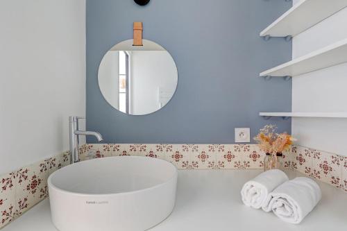 BnBNova - Marais & Places des Vosges - 1BR Family Only - image 12