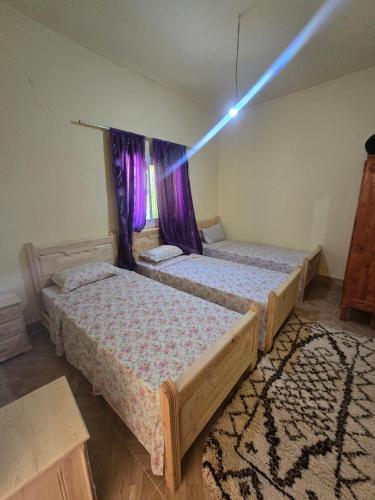 4 twin beds