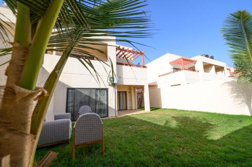 Villa Débo aux aurores bores (Villa Debo aux aurores bores) in Santhiaba