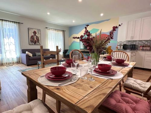 HUGE Family Home 3BR 3BA Sleeps 12 in Portkolborna (ON)