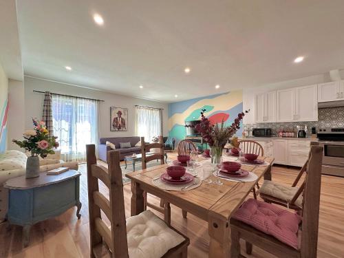HUGE Family Home 3BR 3BA Sleeps 12 in Portkolborna (ON)