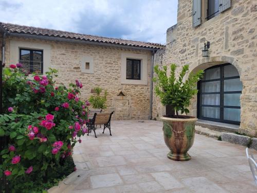 Skats, Studio situé dans le Mas Saint-Raphaël (Studio situe dans le Mas Saint-Raphael) in Solerieux (Rhone-Alpes)