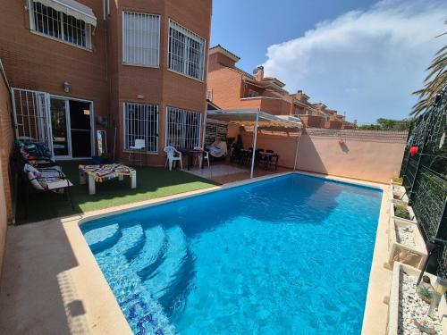 Bungavilla con piscina y jacuzzi gîte à louer San Juan de Alicante