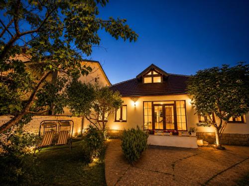 Bujtina Genci & Gonxhe - by Garden Guesthouse in ดาโควิกา