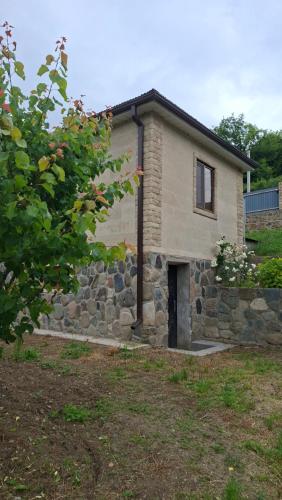 Shen toon cottage in Sanaina