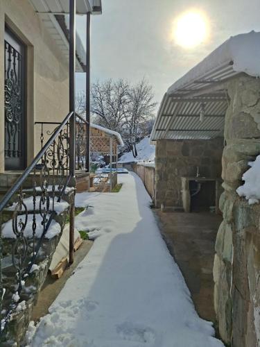 Shen toon cottage in Sanaina