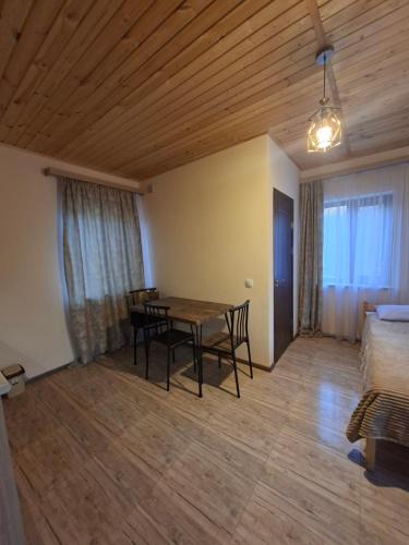 Shen toon cottage in Sanaina