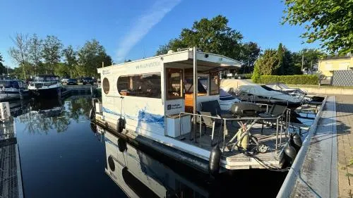 Hausboot in Berlin, festliegend im Yachthafen Schmöckwitz, mit Heizung in Berlin, Deutschland