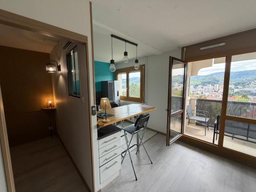 Cocon urbain avec vue panoramique Balcon Tout équipé