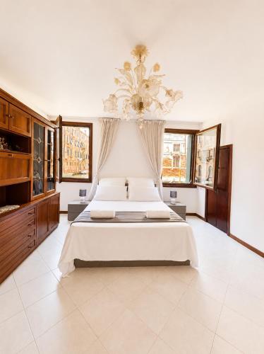 Zen Accommodations Canal view