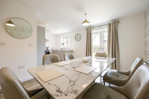 Létesítmények, Stylish 4 Bedroom Home Perfect for Families in Caversfield