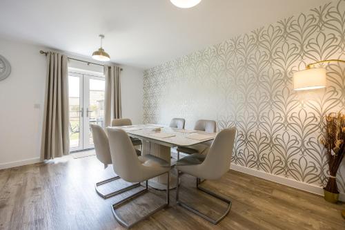 Létesítmények, Stylish 4 Bedroom Home Perfect for Families in Caversfield