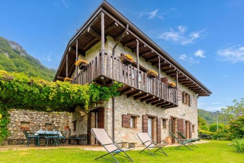 Villa Formaga Stunning View & Garden - Happy Rentals