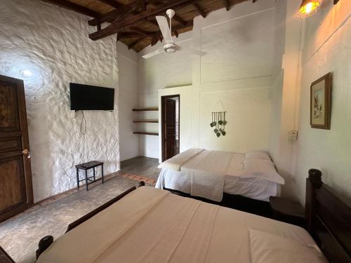 2 double beds
