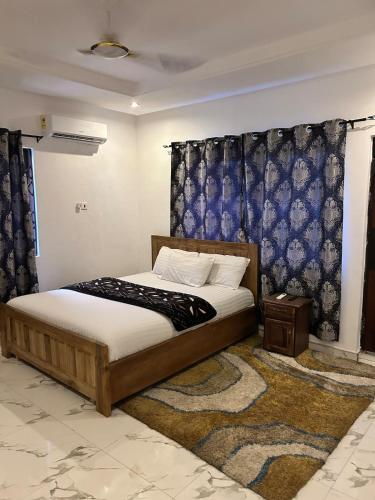 Vip holiday inn in Aburi