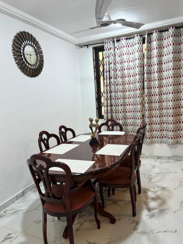 Vip holiday inn in Aburi