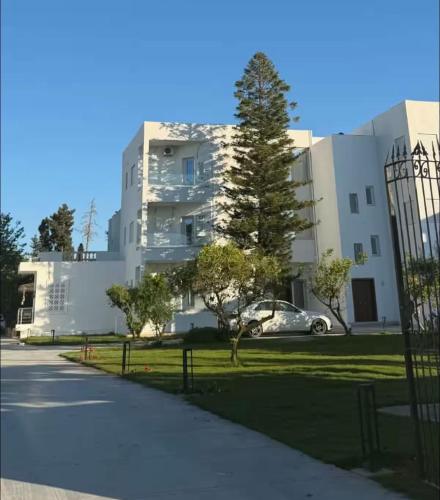 Jardí, Appartement A5 moderne à quelques minutes de la plage (Appartement A5 moderne a quelques minutes de la plage) in Chatt Mariem