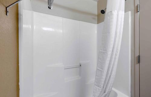 Extended Stay America Select Suites Raleigh RDU Airport Room Type - King Studio - Non-Smoking