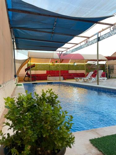 مسبح, Private Airport Pool Villa Queen Alia Airport in القسطل