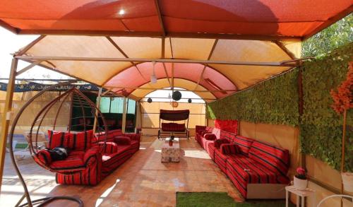 مسبح, Private Airport Pool Villa Queen Alia Airport in القسطل