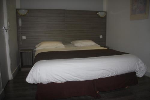 Panam Hotel - Place Gambetta-Mairie de gambetta Super Hotel is perfectly located for both business and leisure guests in Paris. Both business travelers and tourists can enjoy the propertys facilities and services. Service-minded staff will welcome