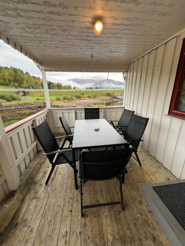 Skjevlingsnes sjøhus in Torvikbukt