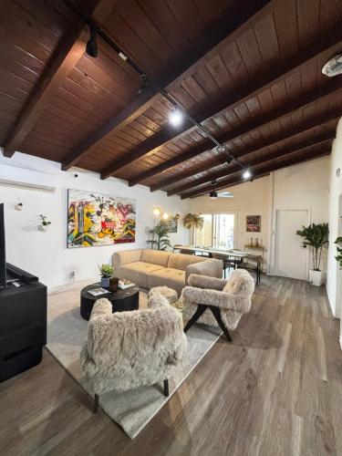 City escape near beach sunsets & LA adventures