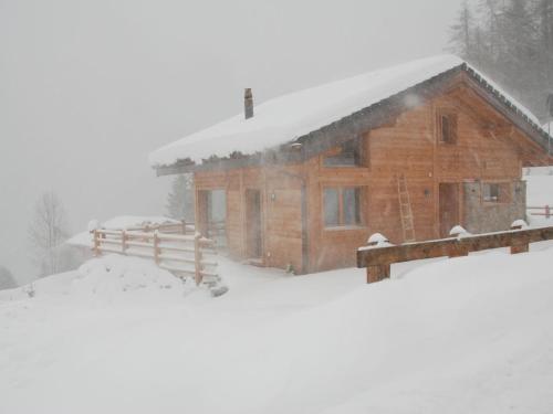 Comfortable Chalet by the Ski Resort in La Tzoumaz with Sauna - image 8