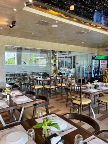 Restaurant, KUADRO HOTEL & SUITES in Moalboal