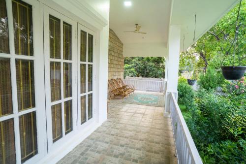 Iekārtas, Villa by Rio Grande near AlagarKovil in Alagar Hills R.F.