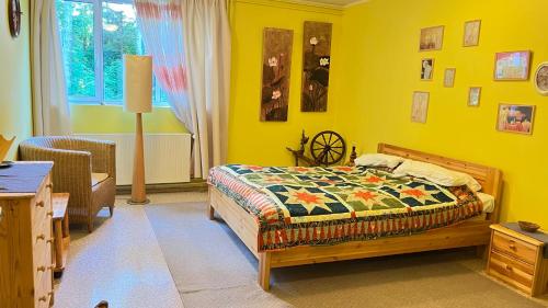 1 queen bed