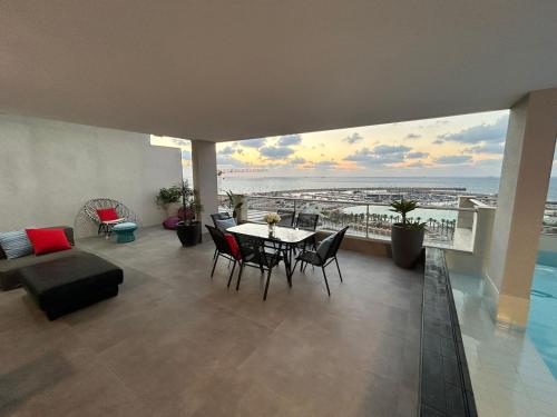Marina penthouse in แอชดัด
