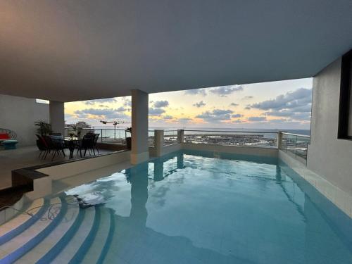 Marina penthouse in แอชดัด