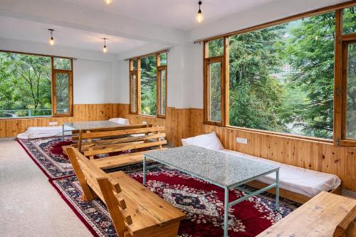 Hotel Old Manali with Balcony, Mountain and River View photo 5