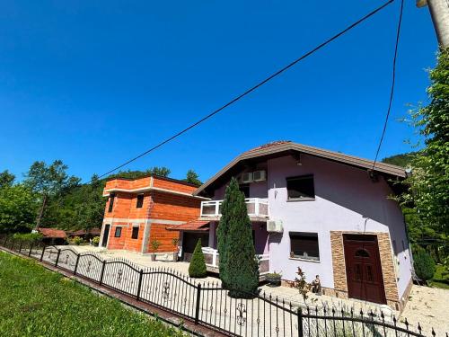Emrah River Una - Location, gîte - Bihać