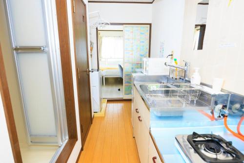 Kitchen, HANAMIZUKI Cozy Apt near Kamakura & Yokohama in Sakae