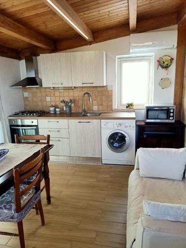 virtuve, La veranda sul mare in Maddalusa