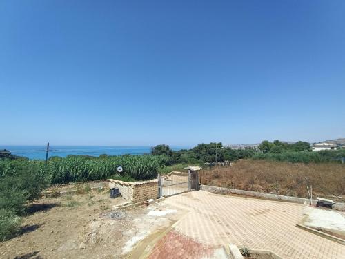 Apkārtne, La veranda sul mare in Maddalusa